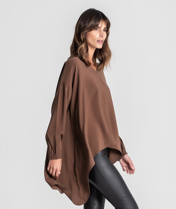 Blusa com decote...