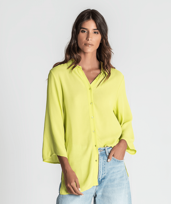 Shirt with buttons