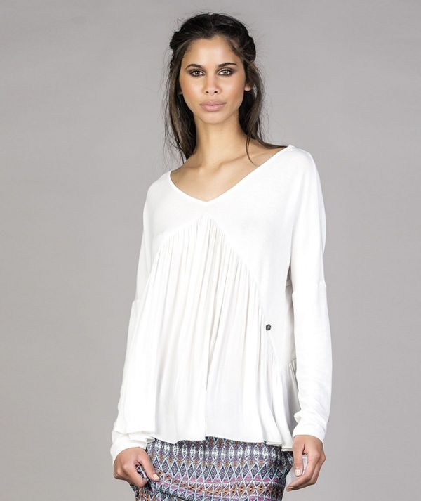 Blusa com decote...