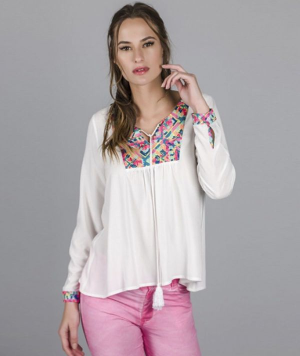 Blusa  detalhe...
