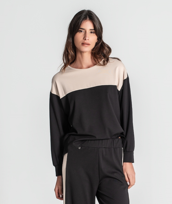Round neck sweater