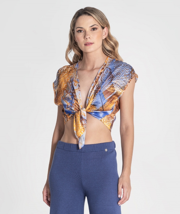 Blusa com nó e...