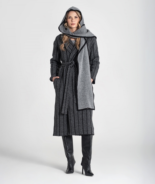 Contrasting scarf...