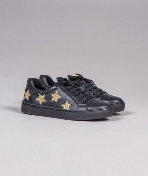 Sneakers with stars